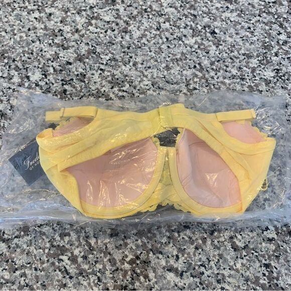 Frederick’s of Hollywood Bra 32D - Picture 4 of 6